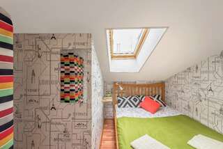 Хостел Страна Чудес Санкт-Петербург Двухместный номер с двуспальной кроватью с общими удобствами-4