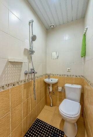 Хостел Страна Чудес Санкт-Петербург Двухместный номер с окном и собственными удобствами-9