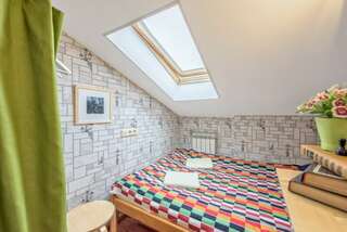 Хостел Страна Чудес Санкт-Петербург Двухместный номер с двуспальной кроватью с общими удобствами-9