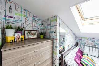 Хостел Страна Чудес Санкт-Петербург Двухместный номер с двуспальной кроватью с общими удобствами-1