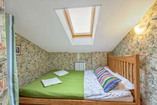 Хостел Страна Чудес Санкт-Петербург Двухместный номер с двуспальной кроватью с общими удобствами-2