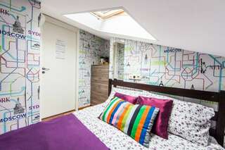 Хостел Страна Чудес Санкт-Петербург Двухместный номер с двуспальной кроватью с общими удобствами-7